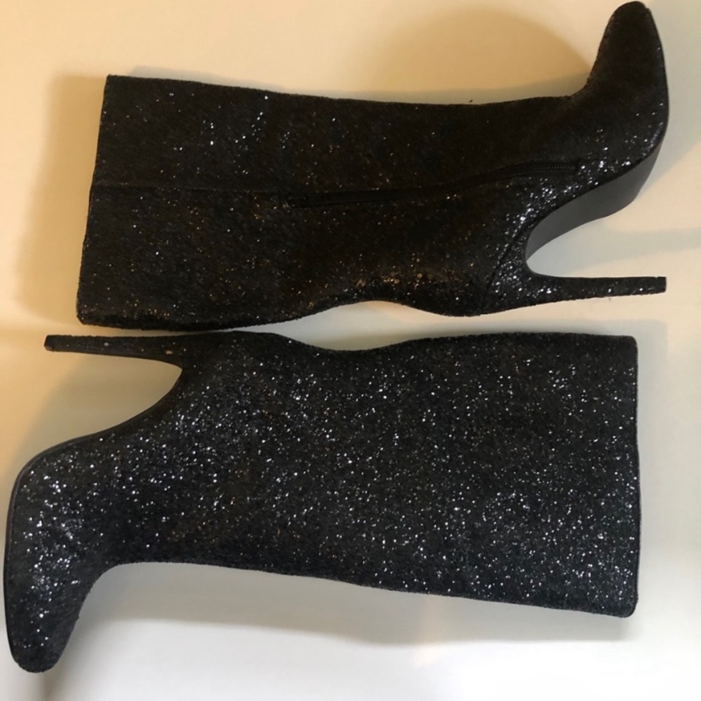 NWOT JustFab Shayleigh Heeled Glitter Boots